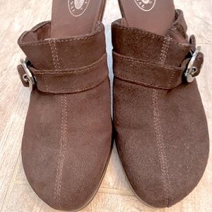 Comfy clogs.